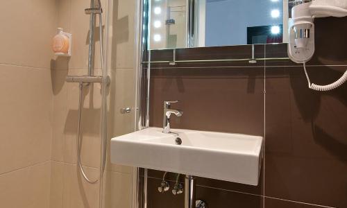 Hôtel le Grillon - photo 3